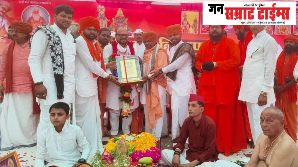 Warkaris, Platform, Energy, Guardian Minister Gulabrao Patil