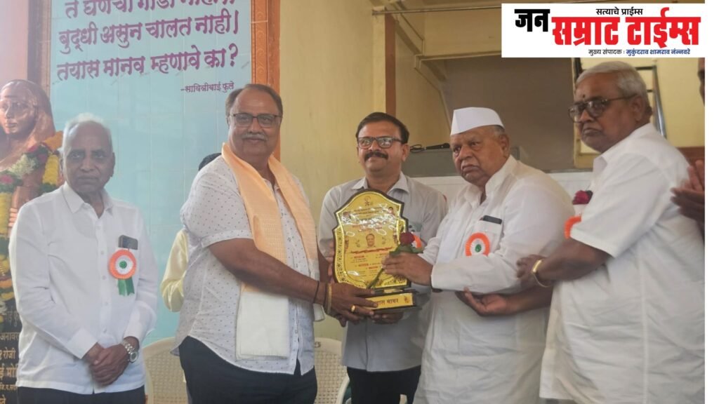 खेडमध्ये फुले विचारांचा काव्यजागर; विलास बाबर यांना ‘काव्यकस्तुरी’ पुरस्कार विलास बाबर, Vilas babar