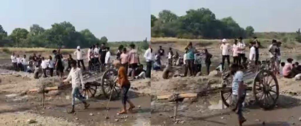 Mill, river, bullock cart, overturned,