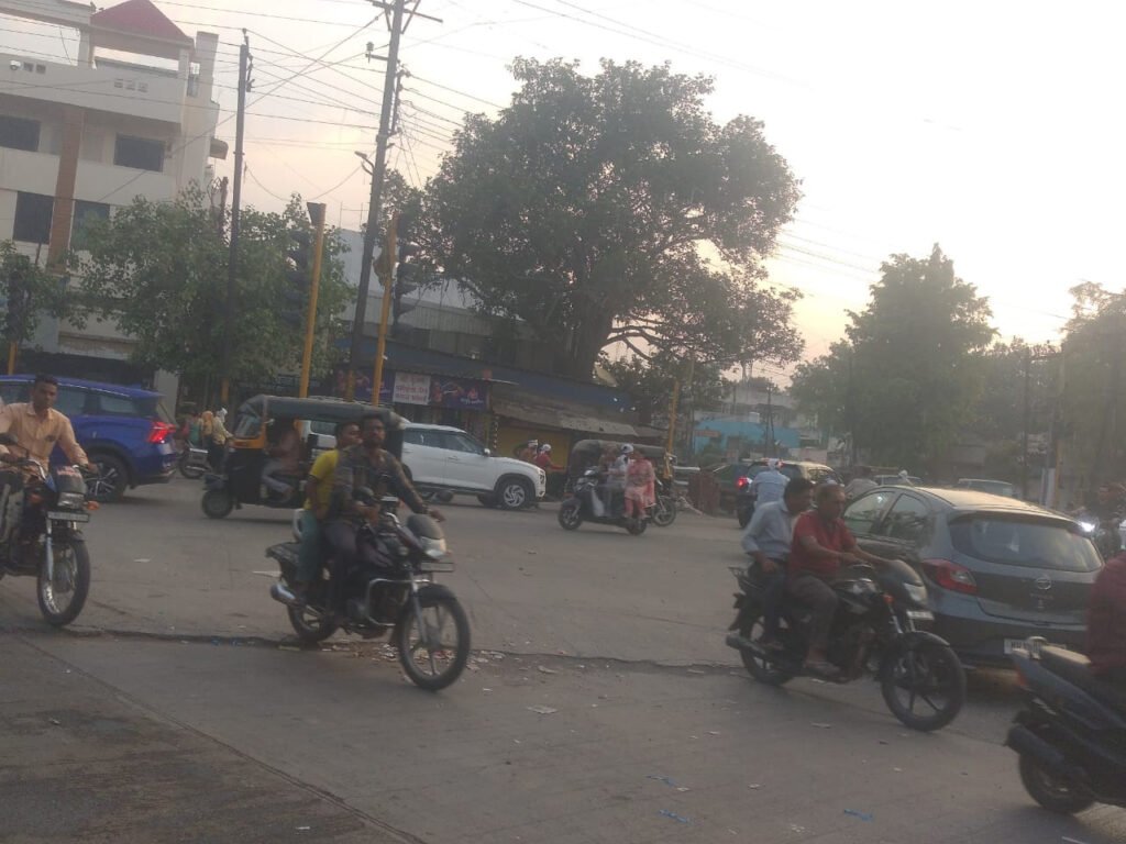Neri Naka, Crossroads, Traffic, Chaos, Stalled, Signal