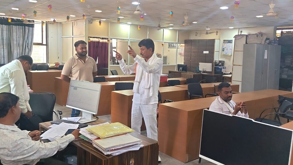 मालमत्ता विभागातील ढिसाळ कारभारावर माजी नगरसेवकांचा संताप Property Department: Former Corporator Outraged Over Lax Administration