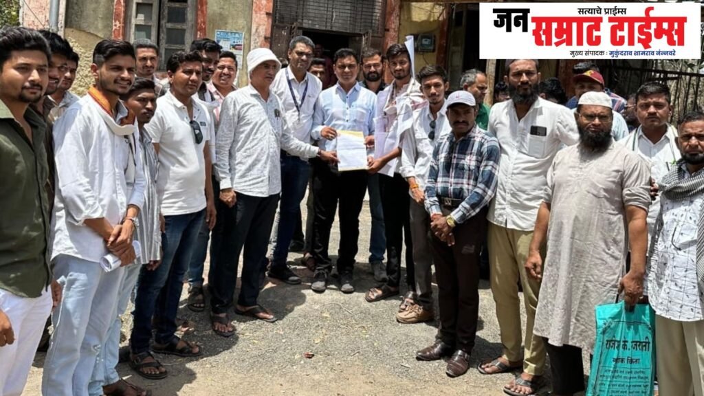 अवाजवी वीजबिलांवरून शिरपूर फर्स्टचा महावितरण कार्यालयावर ठिय्या; नागरिक-शेतकरी आक्रमक Excessive electricity bill, Shirpur, Mahavitaran office, sit-in protest.