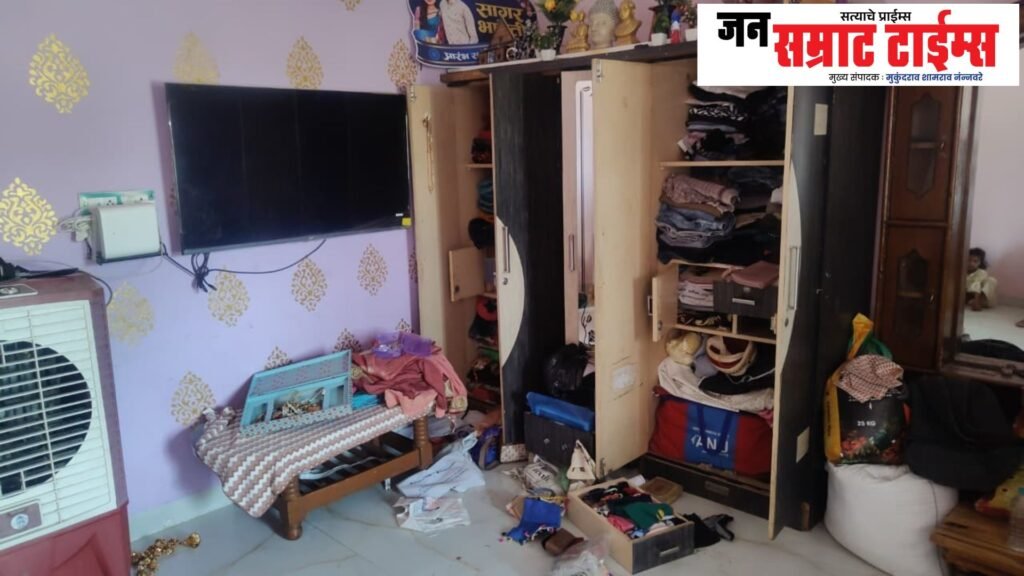 ब्राम्हणपुरीत भुरट्या चोरांचा धुमाकूळ; लाखोंच्या घरफोडीने परिसरात भीतीचे वातावरण Brahmanpuri, petty thieves, thieves, havoc,