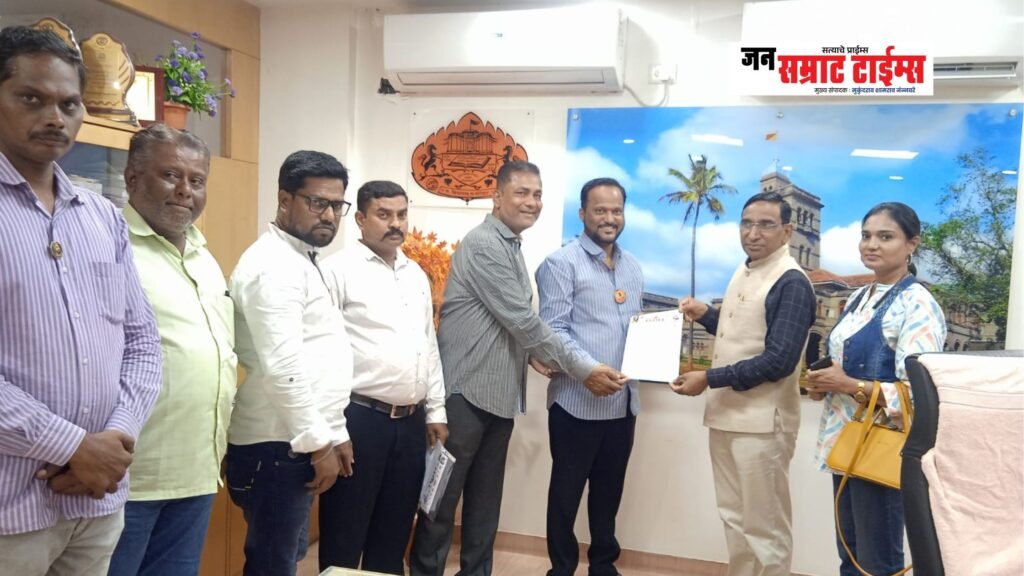 DLL & LW परीक्षेच्या निकालातील विलंबाबाबत ‘छावा स्वराज’ सामाजिक संस्थेचे विद्यापीठ प्रशासनाला निवेदन DLL & LW परीक्षेच्या निकालातील विलंबाबाबत 'छावा स्वराज