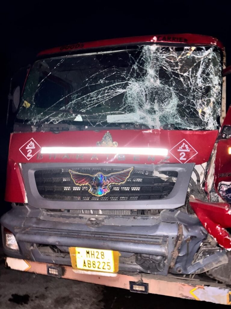 कजगावजवळ मध्यरात्री भीषण अपघात; गॅसवाहू आयशरची ट्रॅक्टरला जोरदार धडक, वारकरी भाविकाचा मृत्यू