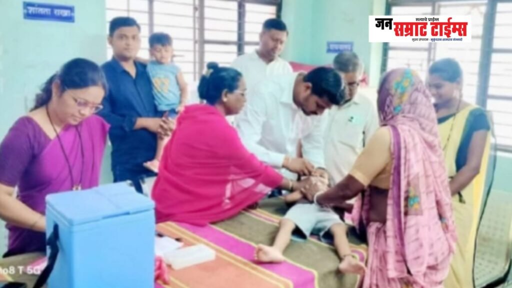 पहूर येथे राष्ट्रीय पल्स पोलिओ लसीकरण अभियानाला उत्साहात प्रारंभ पहूर येथे राष्ट्रीय पल्स पोलिओ लसीकरण अभियानाला उत्साहात प्रारंभ