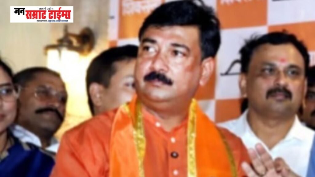 महिला पोलिसाकडे शरीरसुखाची मागणी केल्याचा आरोप; भाषणात शिवीगाळ केल्याप्रकरणी माजी खासदार उन्मेष पाटील यांच्याविरोधात गुन्हा हिला पोलिसाकडे शरीरसुखाची मागणी केल्याचा आरोप