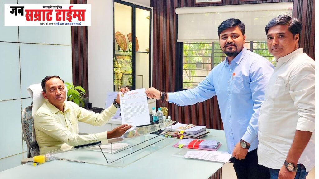 Momentum gathers for the development of the Dhule District Sports Complex; Adv. Pankaj Gore met Chief Engineer Prashant Auti to seek technical approval.