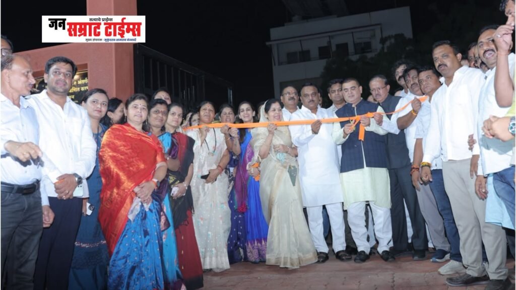 धुळे शहर विकासाच्या परिवर्तनाची नांदी अशीच कायम राहील : पालकमंत्री जयकुमार रावल धुळे शहर विकासाच्या परिवर्तनाची नांदी अशीच कायम