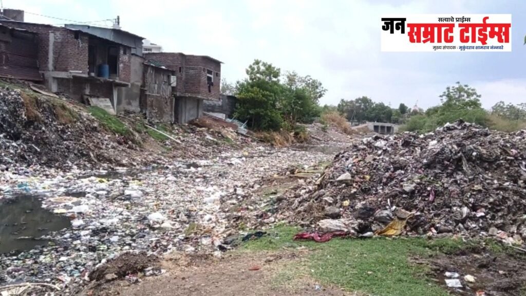 मोहरमपूर्वी वाकी नदी परिसर स्वच्छ करा; मणियार मोहल्ला रहिवासी व मोहरम कमिटीची नगर परिषदेला मागणी मोहरमपूर्वी वाकी नदी परिसर स्वच्छ करा; मणियार मोहल्ला रहिवासी व मोहरम कमिटीची नगर परिषदेला मागणी