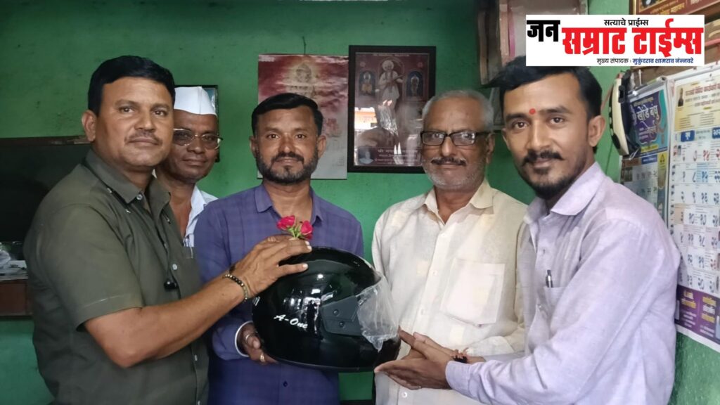 शैलेश मंत्री यांची अखिल भारतीय माहेश्वरी समाजाच्या राष्ट्रीय सदस्यपदी बिनविरोध निवड; महाराष्ट्र राज्य पत्रकार संघातर्फे हेल्मेट व गुलाबपुष्प देऊन सत्कार...!
