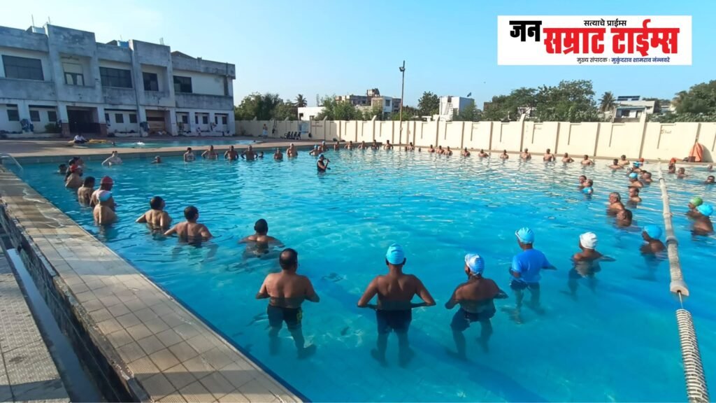 जागतिक योग दिनानिमित्त धुळ्यात अनोखा ‘वॉटर योगा’; सत्तरपार ज्येष्ठांचा उत्स्फूर्त सहभाग Unique ‘Water Yoga’ in Dhule to mark International Yoga Day