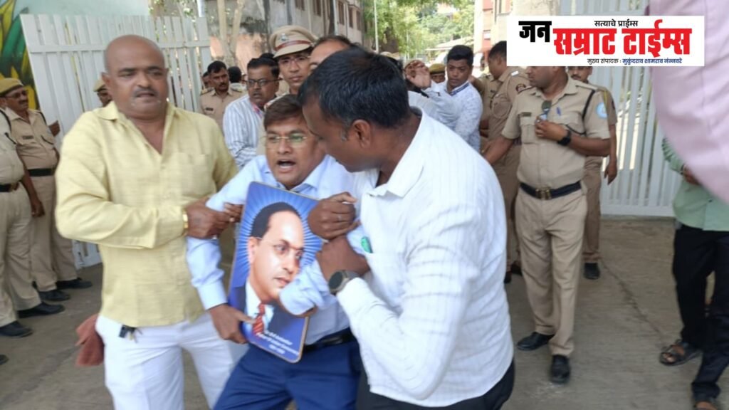 Demand for justice for Mandabai Bhale; warning of a ‘Gate-Shut’ protest involving locking the Municipal Corporation’s main entrance.