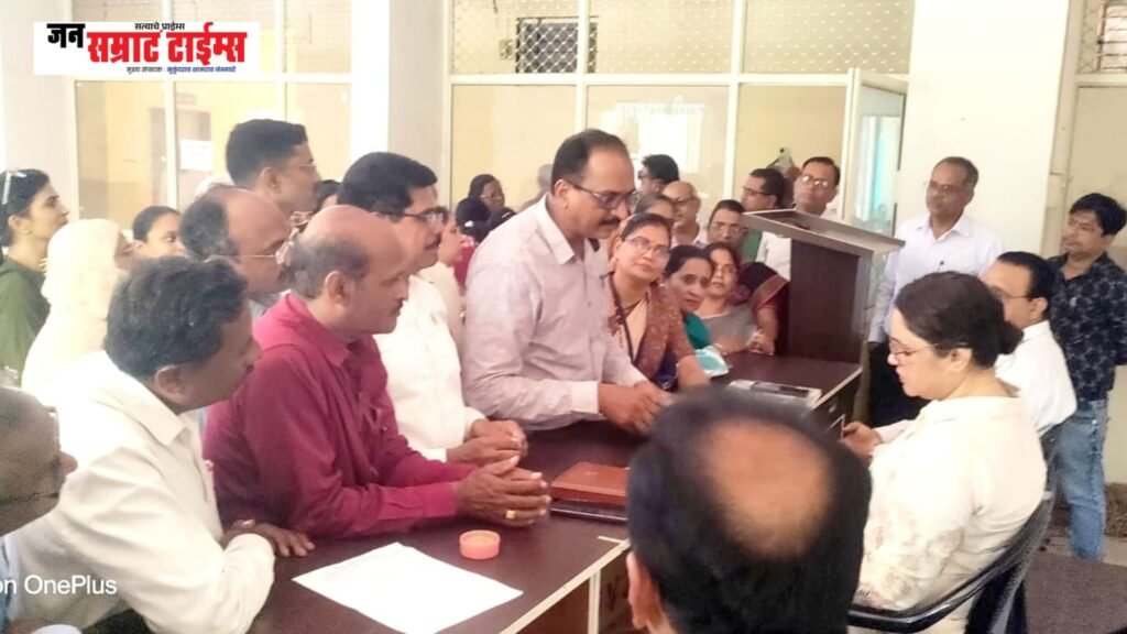 धाराशिवच्या धर्तीवर BLO सहाय्यक शिक्षकांच्या नियुक्त्या रद्द करा; महाराष्ट्र माध्यमिक शिक्षक संघाची मागणी धाराशिवच्या धर्तीवर BLO सहाय्यक शिक्षकांच्या नियुक्त्या रद्द करा