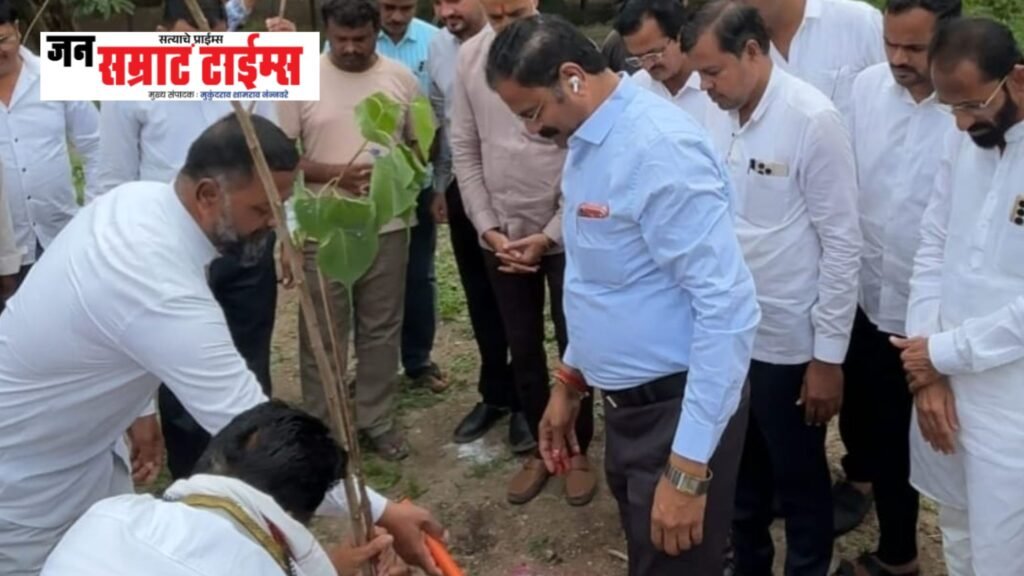 अरमान फाउंडेशनच्या पुढाकारातून पाचोर्यात भव्य वृक्षारोपण; “झाडे लावा, झाडे जगवा”चा दिला पर्यावरणाचा संदेश अरमान फाउंडेशनच्या पुढाकारातून पाचोर्यात भव्य वृक्षारोपण