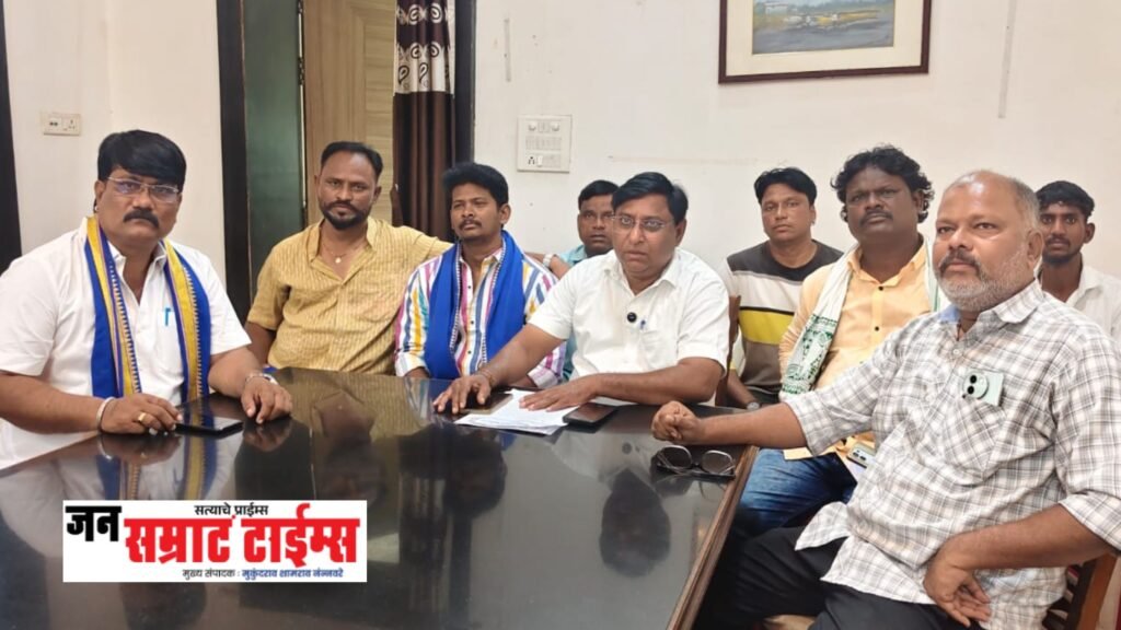 दिल्लीतील विद्यार्थ्यांवरील लाठीमाराच्या निषेधार्थ धुळ्यात आझाद समाज पार्टीचे धरणे आंदोलन