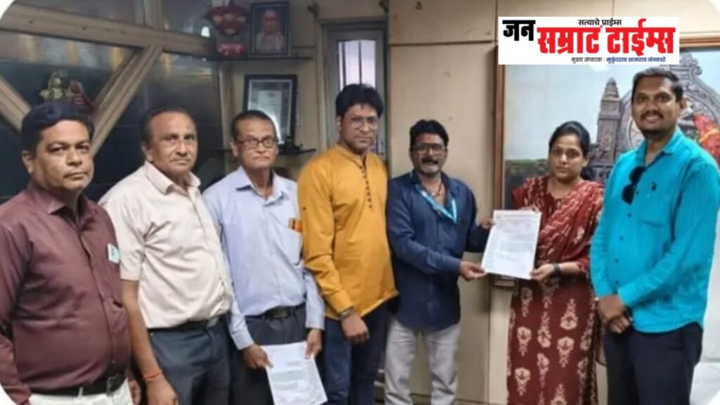 शासकीय आयटीआय जळगावच्या विद्यार्थ्यांचे आरोग्य धोक्यात; कचरा डेपो हटवण्याची मागणी शासकीय आयटीआय जळगावच्या विद्यार्थ्यांचे आरोग्य धोक्यात; कचरा डेपो हटवण्याची मागणी उपशीर्षक : दुर्गंधी व भटक्या कुत्र्यांचा वाढता त्रास; १० दिवसांत कारवाई न झाल्यास ‘अर्धनग्न उपोषण’चा इशारा