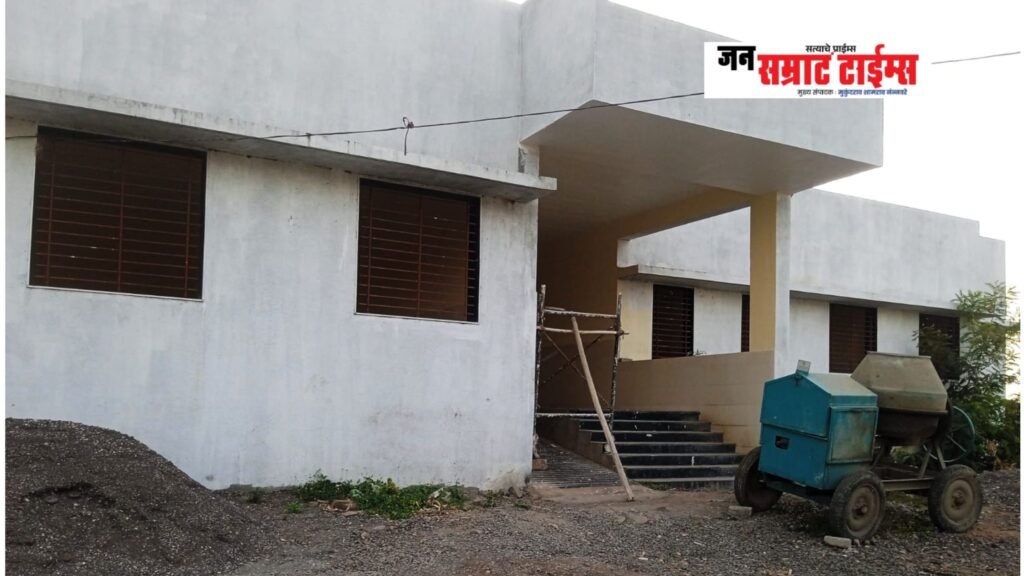 पावसाळा सुरू, तरी रिंगणगावच्या नवीन प्राथमिक आरोग्य केंद्राचे काम रखडले