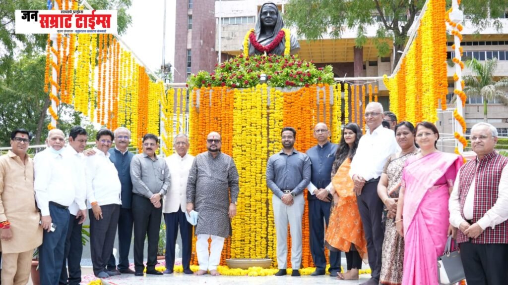 बहिणाबाईंचे जीवनतत्त्वज्ञान भावी पिढीसाठी प्रेरणेचे विद्यापीठ : पालकमंत्री गुलाबराव पाटील बहिणाबाईंचे जीवनतत्त्वज्ञान भावी पिढीसाठी प्रेरणेचे विद्यापीठ