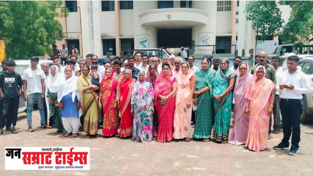 बोरगाव खुर्दच्या सरपंचांना दोन वर्षांपासून त्रास; ग्रामस्थांचे धरणगाव पोलिस व तहसीलदारांना निवेदन बोरगाव खुर्दच्या सरपंचांना दोन वर्षांपासून त्रास