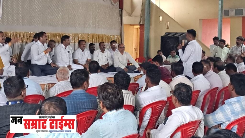 भडगाव पंचायत समितीच्या आढावा बैठकीत तक्रारींचा पाढा; ग्रामसेवकांची मनमानी, अपूर्ण पाणी योजना आणि ‘पोखरा’ लाभावर प्रश्नचिन्ह