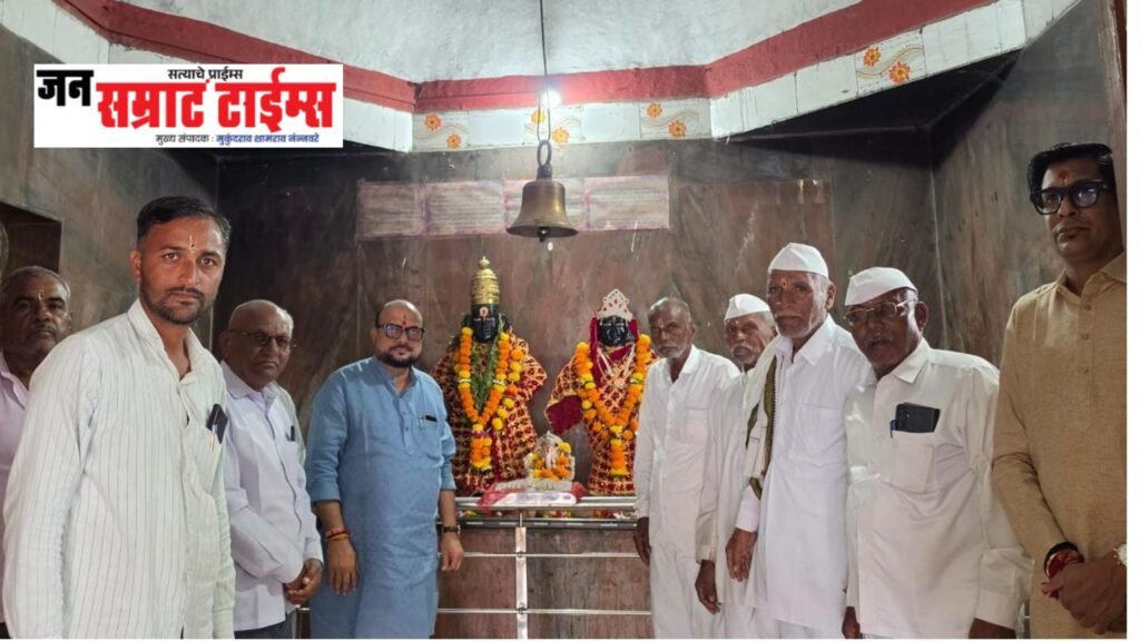 विठ्ठलनामात रमले पालकमंत्री