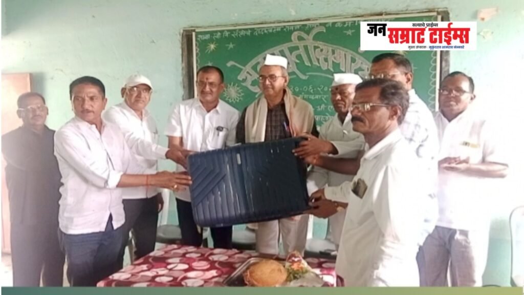 मालपूरच्या दादासाहेब रावल हायस्कूलमध्ये प्राचार्य ए. एन. पाटील यांचा सेवापूर्ती निमित्त सत्कार ३५ वर्षांच्या शैक्षणिक सेवेला मानवंदना;