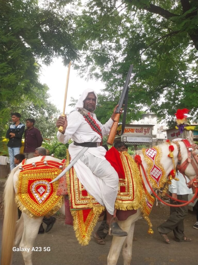 रावेरमध्ये जागतिक आदिवासी दिवस उत्साहात; भव्य मिरवणुकीतून संस्कृतीचे दर्शन