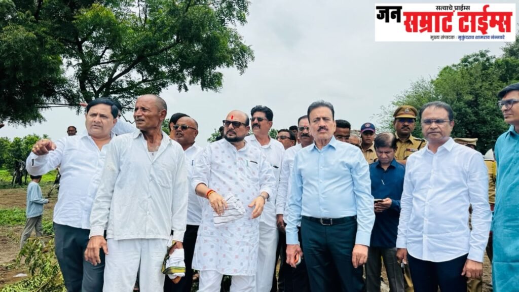 अतिवृष्टीग्रस्त पारोळा तालुक्याची मंत्र्यांकडून पाहणी; स्वतंत्र पंचनामे व खचलेल्या पुलाचे काम तातडीने करण्याचे निर्देश अतिवृष्टीग्रस्त पारोळा तालुक्याची मंत्र्यांकडून पाहणी