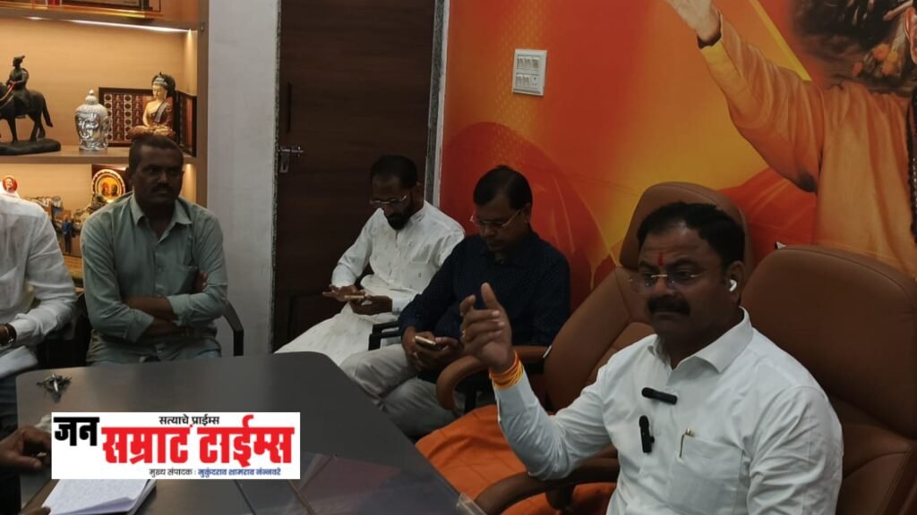 अतिवृष्टीग्रस्तांच्या पाठीशी खंबीरपणे उभा राहणार