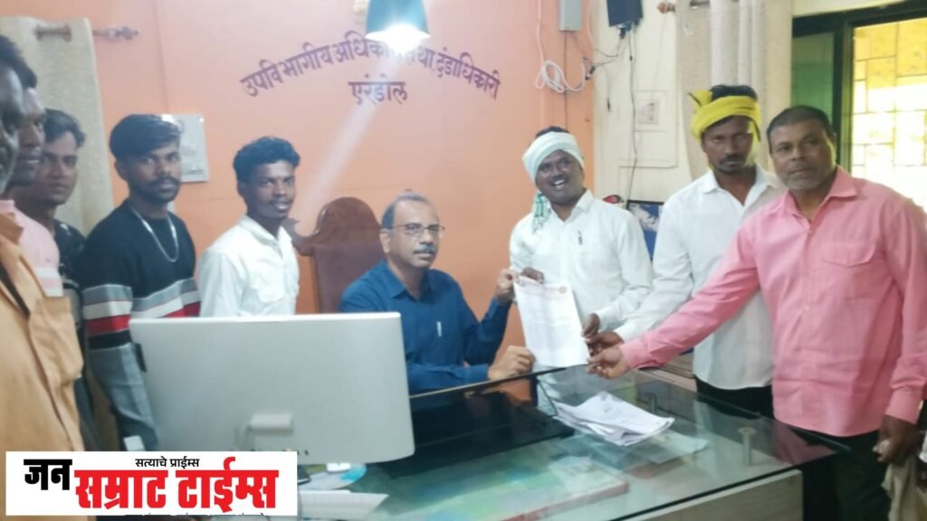 आदिवासी विद्यार्थ्यांच्या विविध मागण्यांसाठी एरंडोलमध्ये निवेदन आदिवासी विद्यार्थ्यांच्या विविध मागण्यांसाठी एरंडोलमध्ये निवेदन