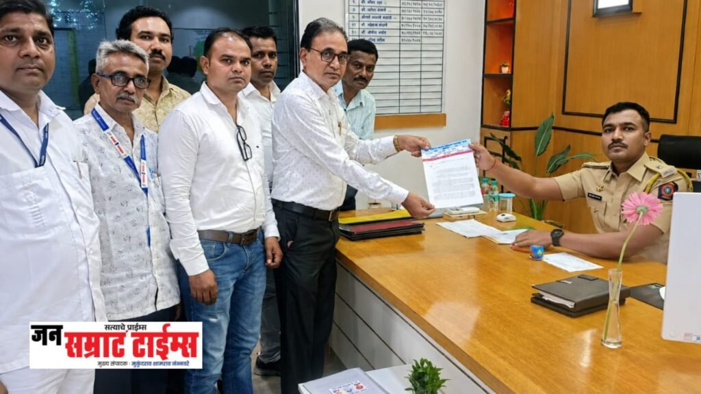 तहसीलदार डी. पी. सपकाळे हल्ला प्रकरणी मुख्य सूत्रधारांना तातडीने अटक करा; कास्ट्राईब कर्मचारी महासंघाचे पोलीस प्रशासनाला निवेदन कास्ट्राईब कर्मचारी महासंघाचे पोलीस प्रशासनाला निवेदन