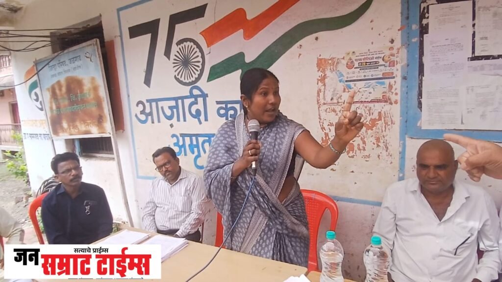 कुरंगी येथून अवैध वाळू वाहतूक करणारा हायवा महसूल पथकाच्या ताब्यात कुरंगी येथून अवैध वाळू