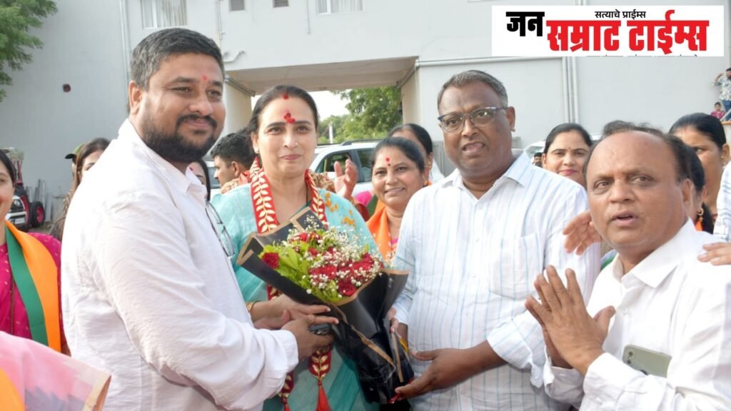 चित्राताई वाघ यांचा सत्कार