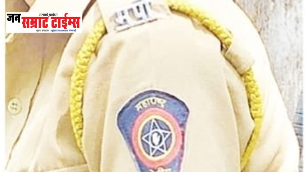 एकाच ठिकाणी दीर्घकाळ कार्यरत पोलिस अधिकारी-कर्मचाऱ्यांच्या जिल्ह्याबाहेरील बदल्यांची मागणी जळगाव पोलिस अधीक्षकांकडे बल्लाळेश्वर फाऊंडेशनचे निवेदनजळगाव पोलिस अधीक्षकांकडे बल्लाळेश्वर फाऊंडेशनचे निवेदन