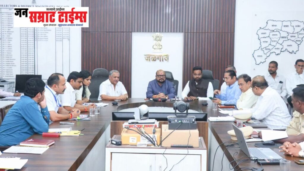 जळगाव विमानतळाच्या विकासाला गती द्या