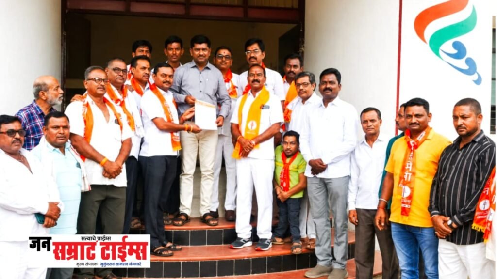 धरणगावात शिवसेनेचे तहसीलदारांना निवेदन; प्रलंबित अनुदान तातडीने जमा करण्याची मागणी धरणगावात शिवसेनेचे तहसीलदारांना निवेदन