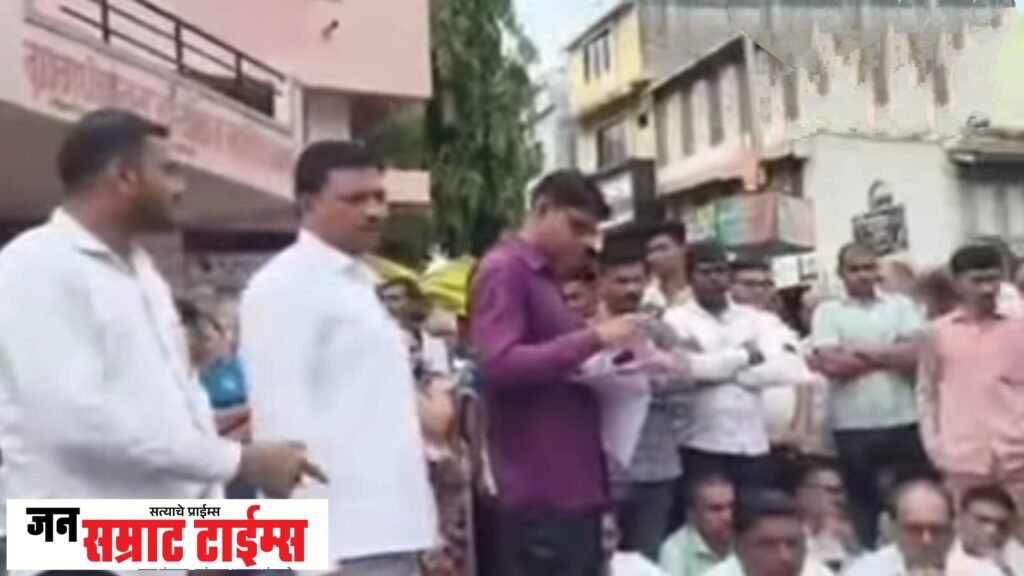 न्हावी ग्रामसभेत नागरिकांचा रोष; रस्ते, गटारी व बससेवेच्या प्रश्नावर ग्रामस्थ आक्रमक न्हावी ग्रामसभेत नागरिकांचा रोष