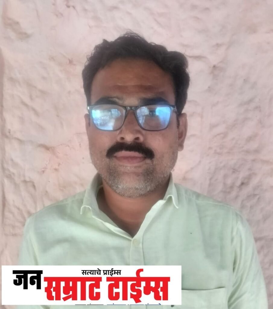 ७/१२ वरील कालबाह्य नोंदी कमी करण्यासाठी ८५ हजारांची लाच; पाचोऱ्यात स्टॅम्प वेंडर अटकेत पाचोऱ्यात स्टॅम्प वेंडर अटकेत