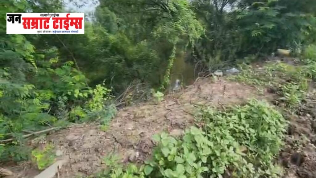 जळगाव–शेळगाव मार्गावरील ‘खारी दाब’ पूल खचला; मोठ्या अपघाताची भीती पावसामुळे पुलाचे नुकसान