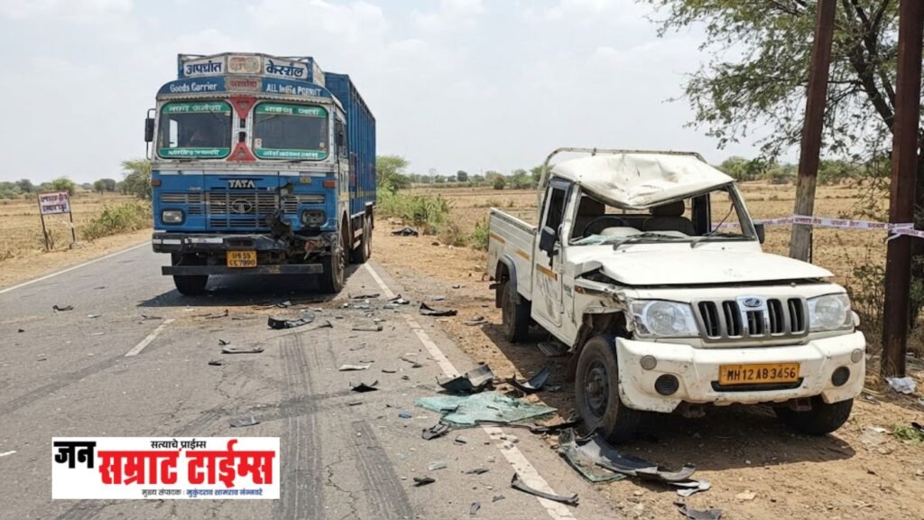भरधाव ट्रकची बोलेरो पिकअपला धडक; चालक जखमी, ट्रकचालकाविरुद्ध गुन्हा