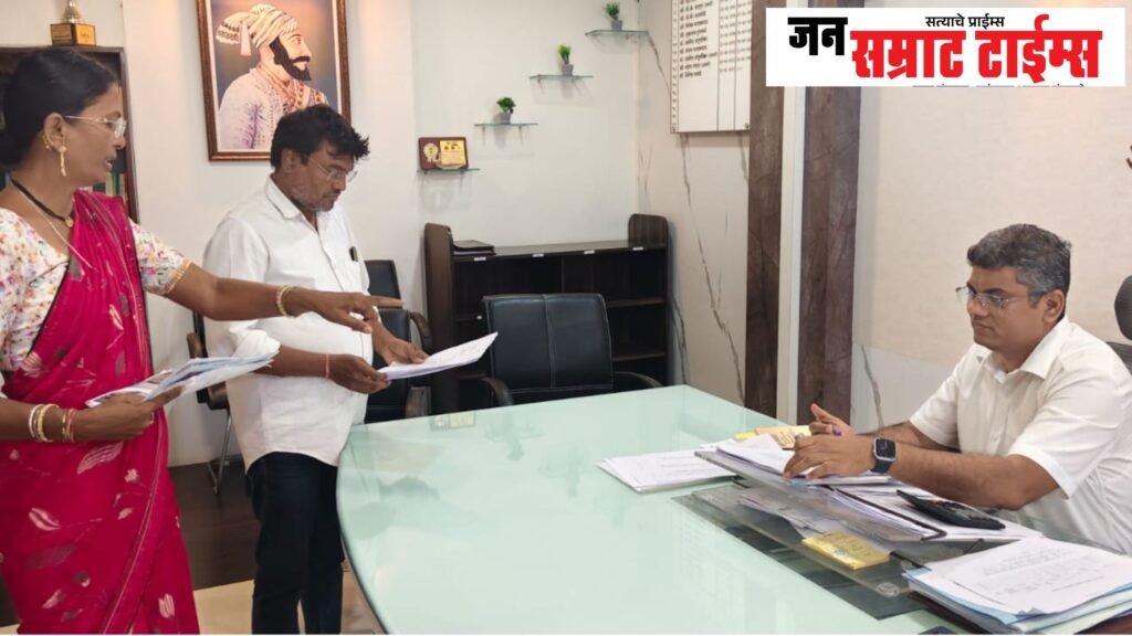 महिला बचत गटाच्या सीआरपीला अधिकाऱ्यांकडून त्रास?; कारवाईसाठी महिलेची जिल्हाधिकाऱ्यांकडे धाव महिला बचत गटा