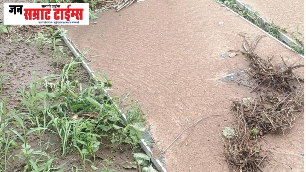 पूरग्रस्तांच्या वेदना शब्दांत मावणाऱ्या नाहीत… प्रशासनासह प्रत्येक नागरिकाच्या पाठीशी खंबीरपणे उभा आहे! पूरग्रस्तांच्या वेदना शब्दांत मावणाऱ्या नाहीत…