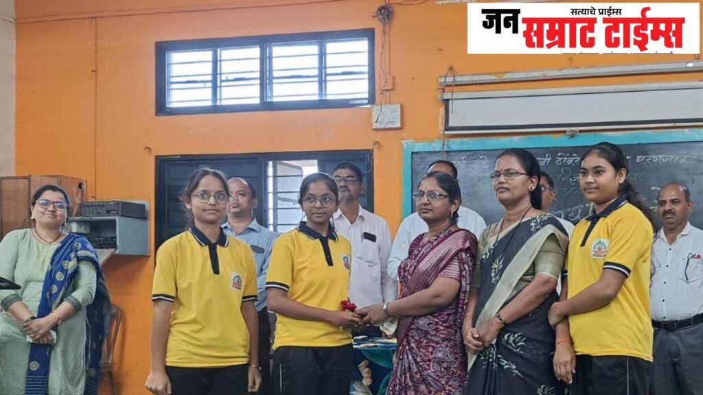 विज्ञान मेळाव्यात गायत्री माळी तालुक्यात प्रथम विज्ञान प्रदर्सन
