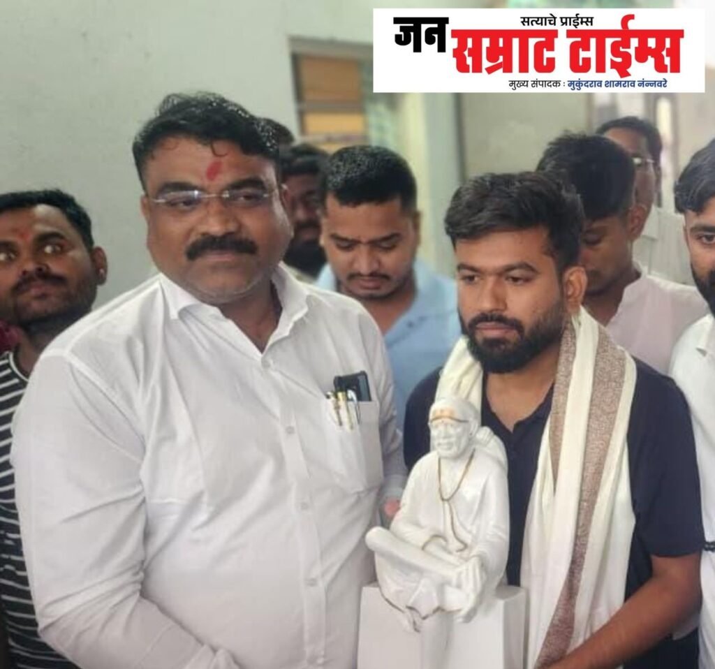 विश्वास आरोटे यांच्या हस्ते पुरस्कार सोहळ्याचे निमंत्रण