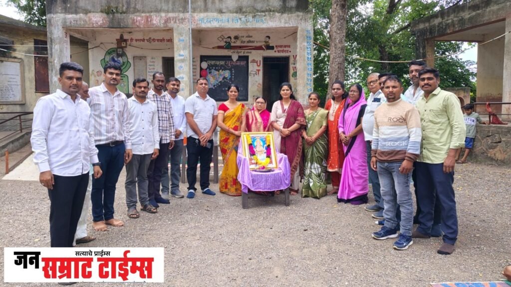 २६ वर्षांनी एकत्र आले शाळेचे माजी विद्यार्थी.....