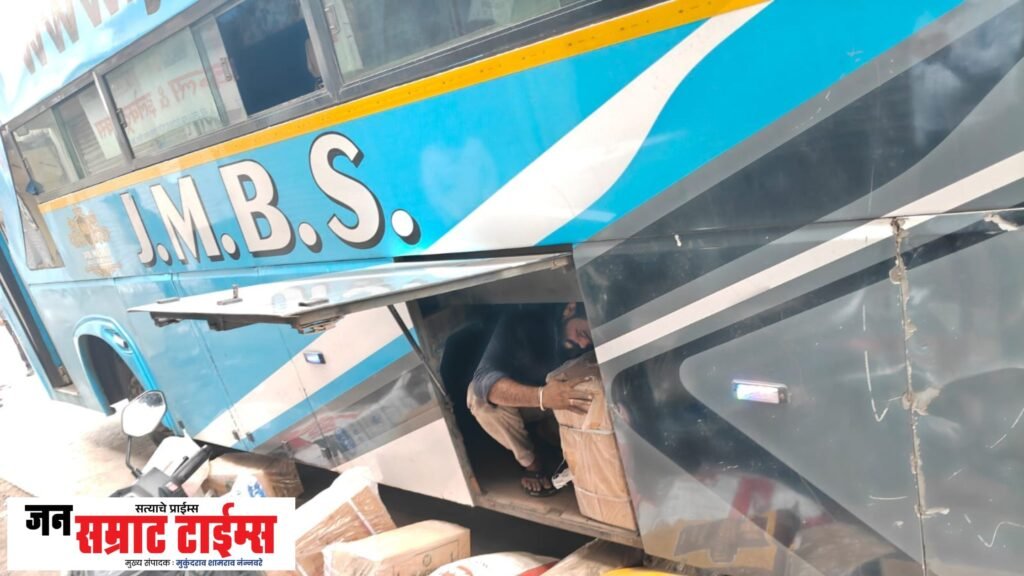 लक्झरीतून ५३८५ किलो माव्याची वाहतूक रोखली; एफडीएची मोठी कारवाई एफडीएची मोठी कारवाई