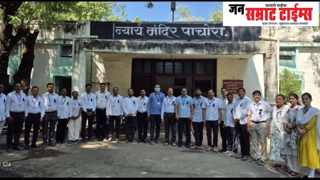 न्यायालयीन कर्मचाऱ्यांचा काळ्या फिती लावून निषेध; २० वर्षांच्या वेतनवाढीच्या प्रश्नावर संताप काळ्या फिती