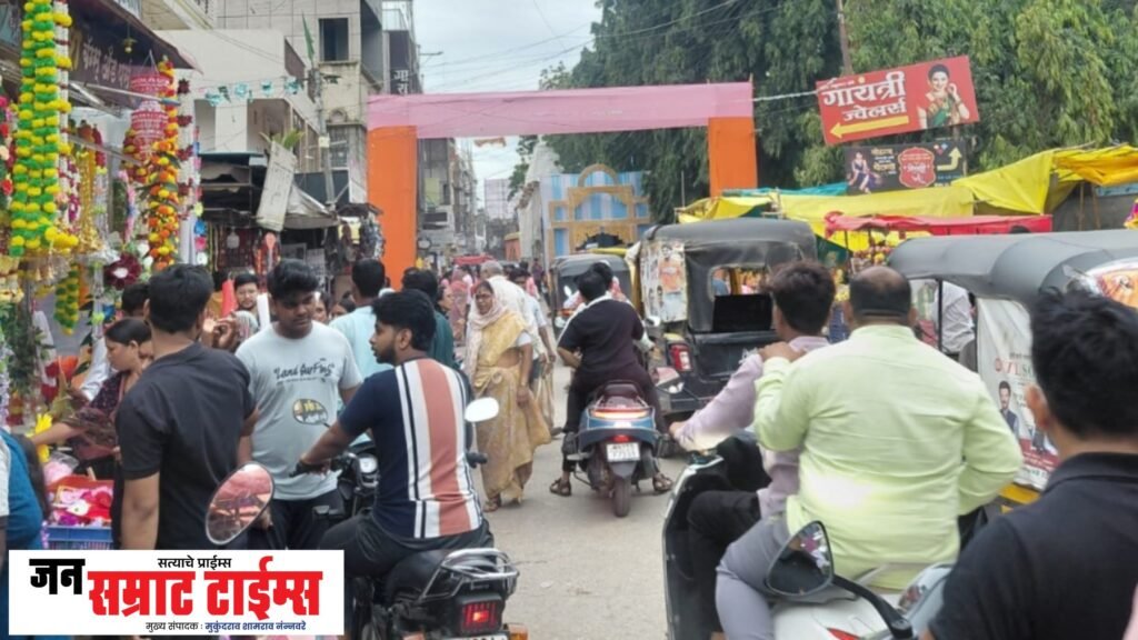 गणेशोत्सवाच्या खरेदीसाठी गांधी पार्क बाजारपेठेत ग्राहकांची झुंबड गांधी पार्क