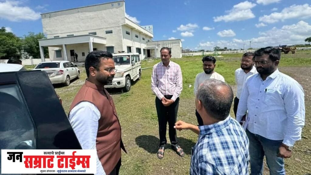पारोळा तालुका क्रीडा संकुलाची जिल्हाधिकाऱ्यांकडून प्रत्यक्ष पाहणी जिल्हाधिकाऱ्यांकडून प्रत्यक्ष पाहणी